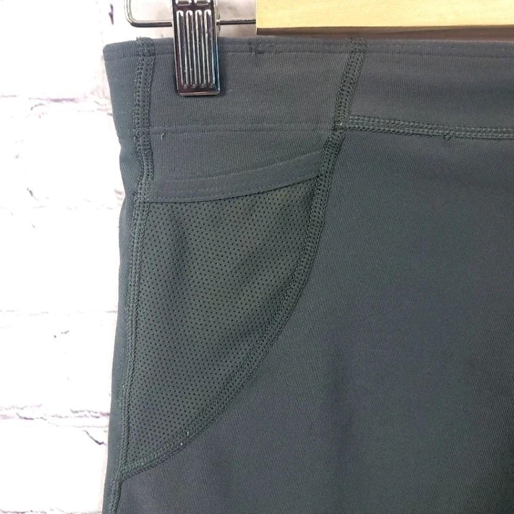 NIKE DRI-FIT Running Capris Gray Size M